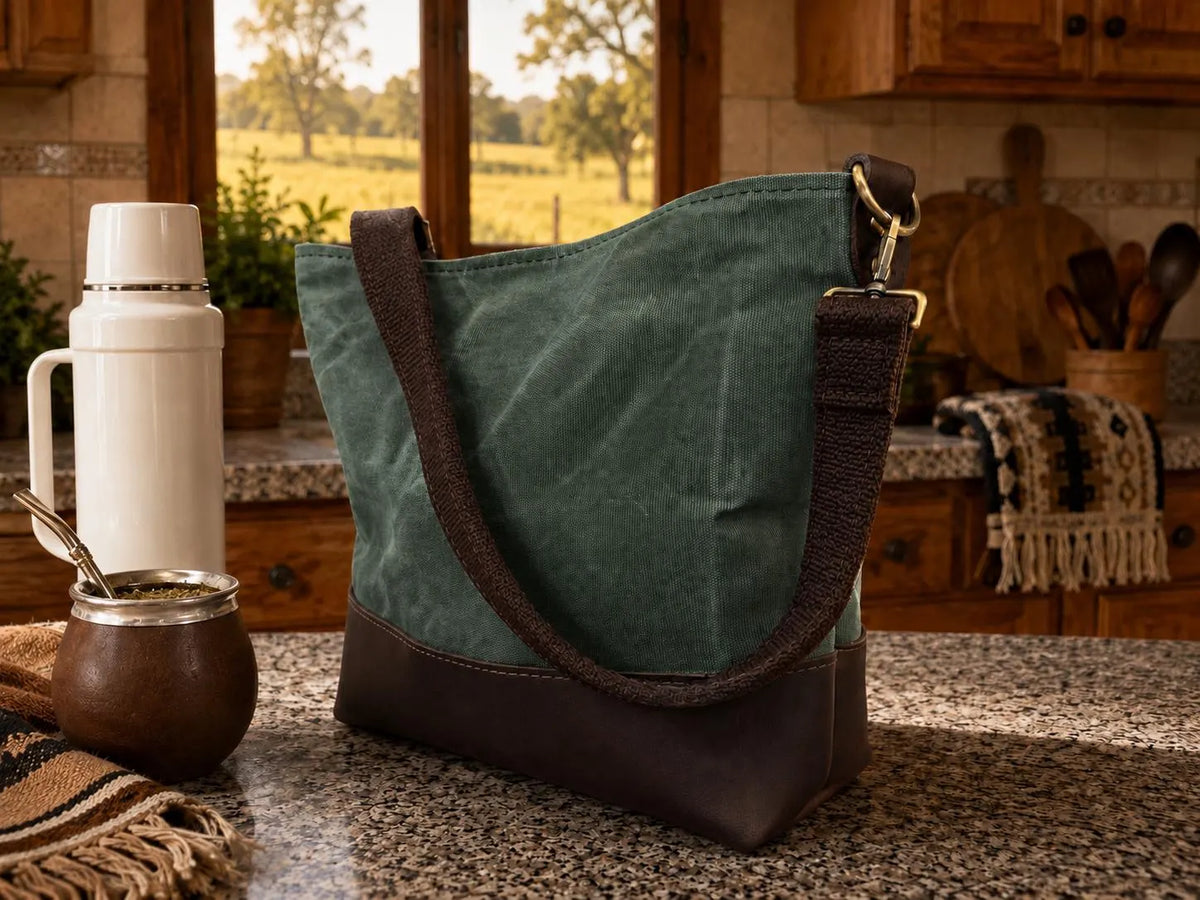 Yerba Mate Bag-Bolso Matero hecho a mano– Cuero Argentino y lona