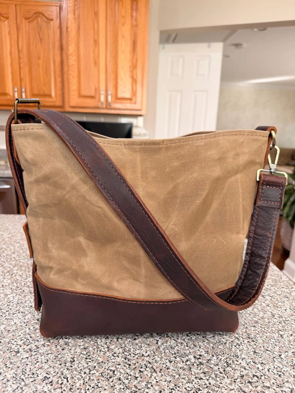 Yerba Mate Bag -Bolso Matero hecho a mano– Cuero Argentino y Lona